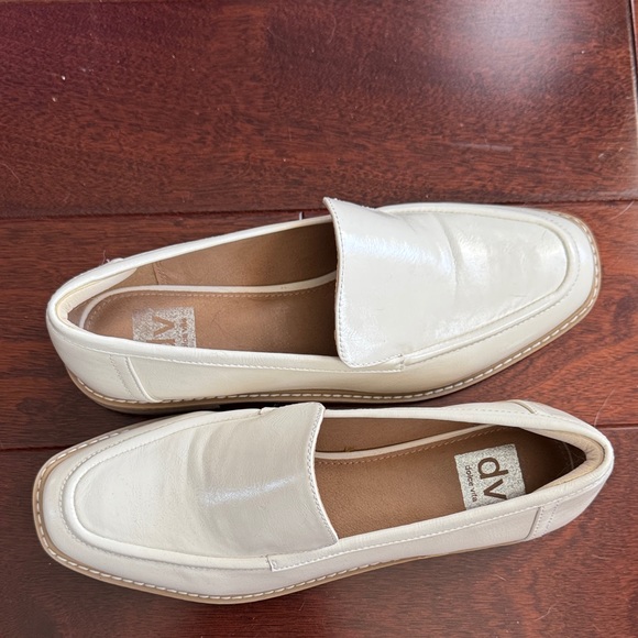 DV by Dolce Vita Women's White Flats - Picture 2 of 3
